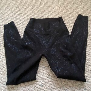 Three dots black patterned leggings